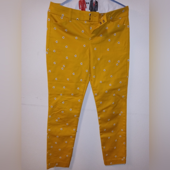 Old Navy Pixie yellow pants with white flower print. - Picture 1 of 5